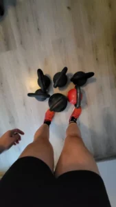 Mila Chervenkova is working out with kettlebells